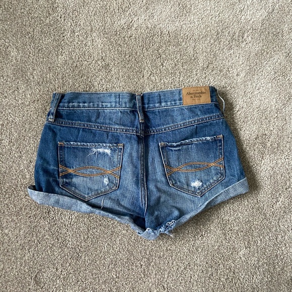 Abercrombie Women’s Jean Shorts - Picture 2 of 4